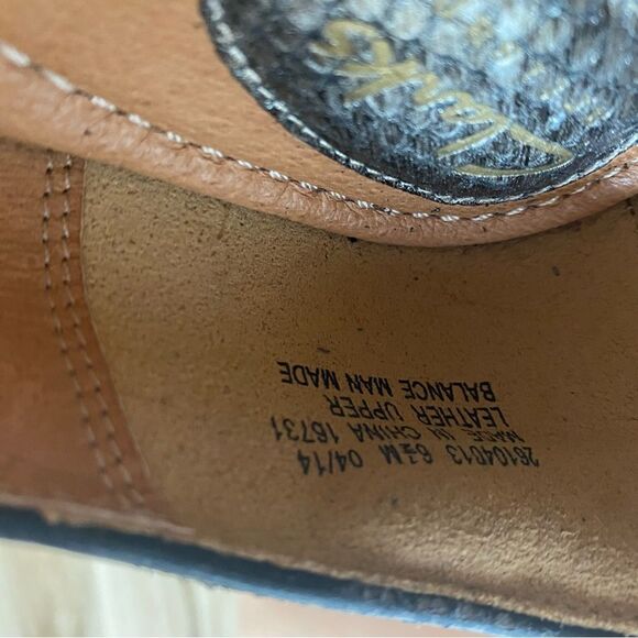 Clarks Women’s Size 6.5 Loafers Metallic Reptile Scale Silver Career Comfort - Picture 4 of 8